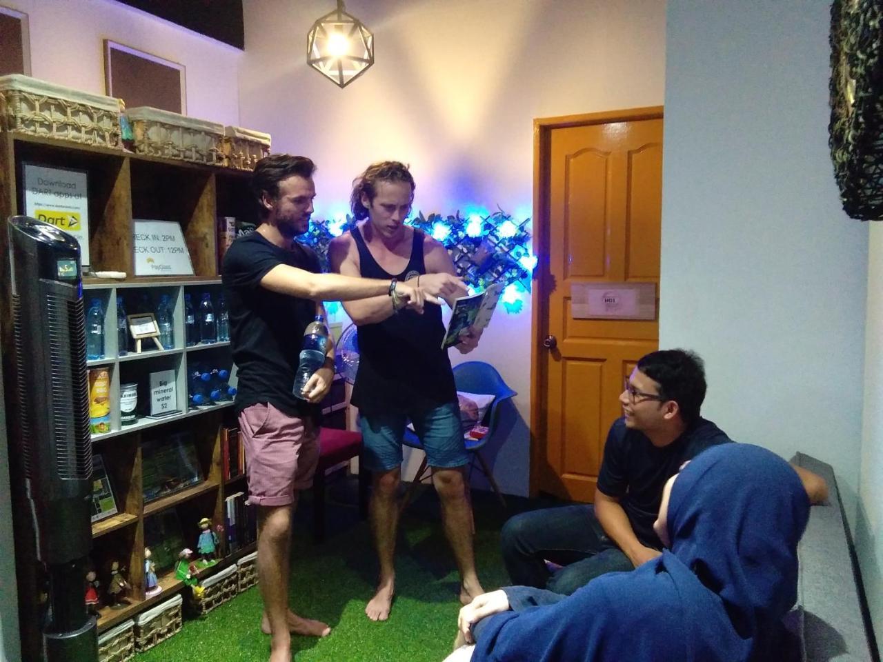 Co.Living Hostel Bandar Seri Begawan Kültér fotó