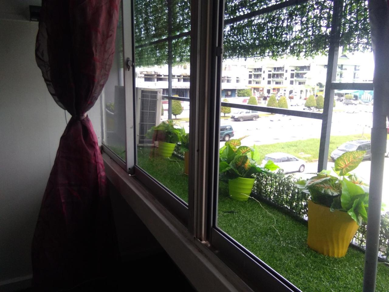 Co.Living Hostel Bandar Seri Begawan Kültér fotó