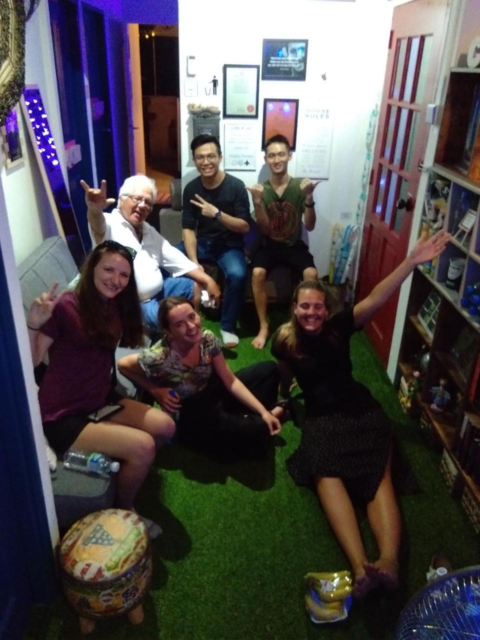 Co.Living Hostel Bandar Seri Begawan Kültér fotó