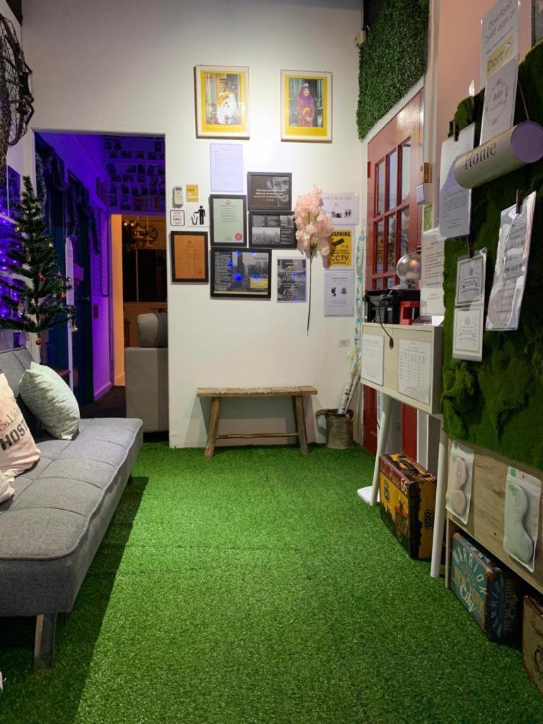 Co.Living Hostel Bandar Seri Begawan Kültér fotó