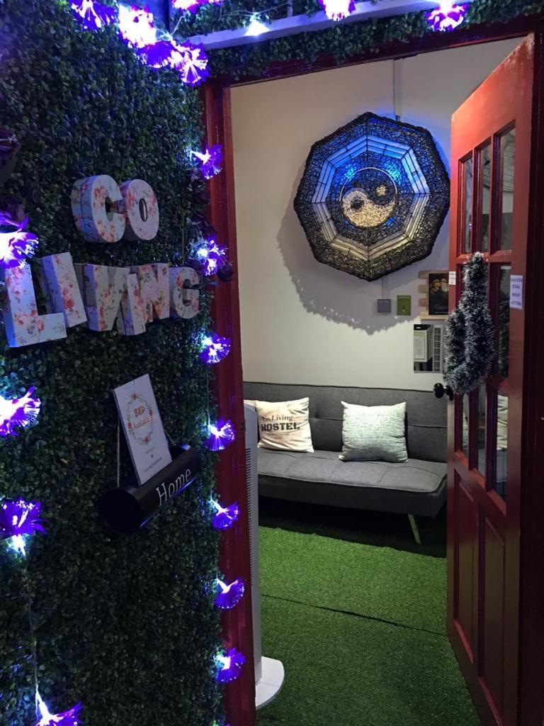 Co.Living Hostel Bandar Seri Begawan Kültér fotó